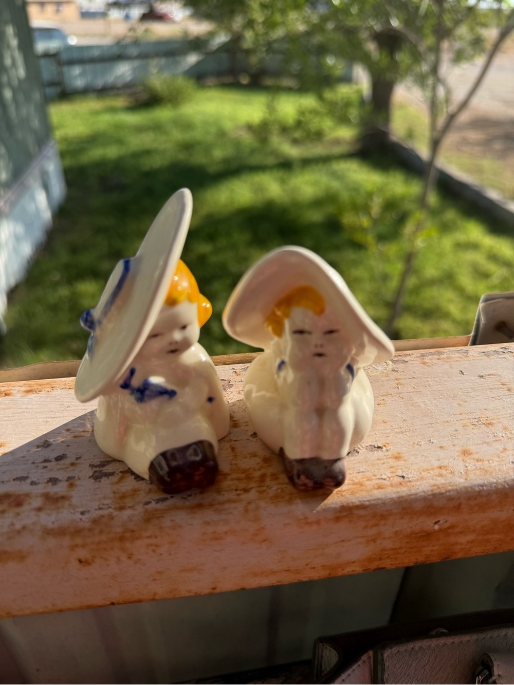 Vintage Sunbonnet Girls Salt & Pepper Shakers in Cream, Orange and Blue